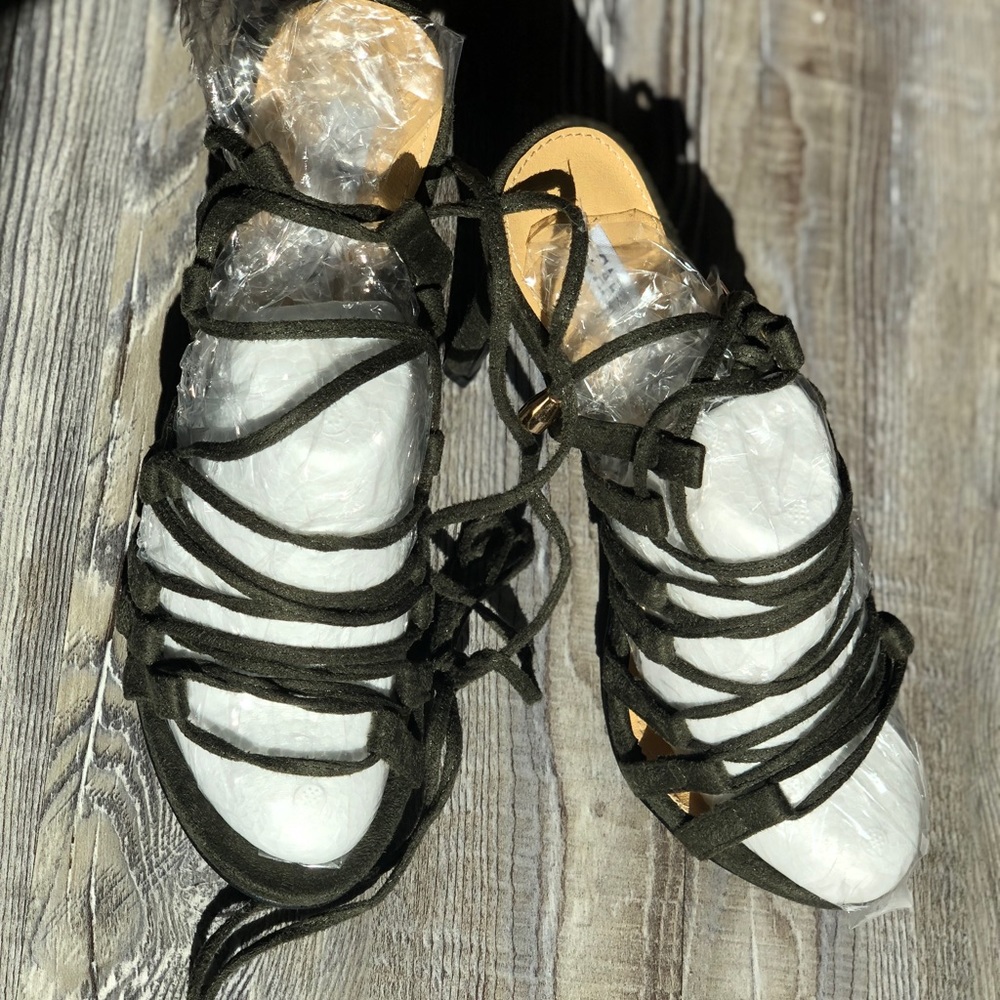 Heels - Picture 5 of 5